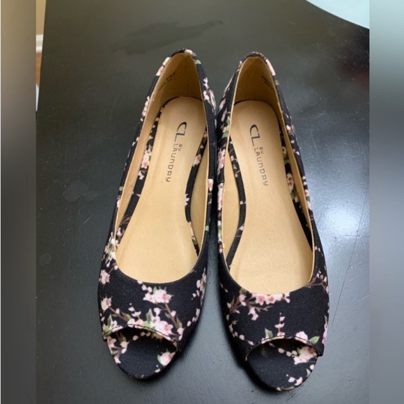 CL Floral print low heel name brand shoes - Picture 2 of 7